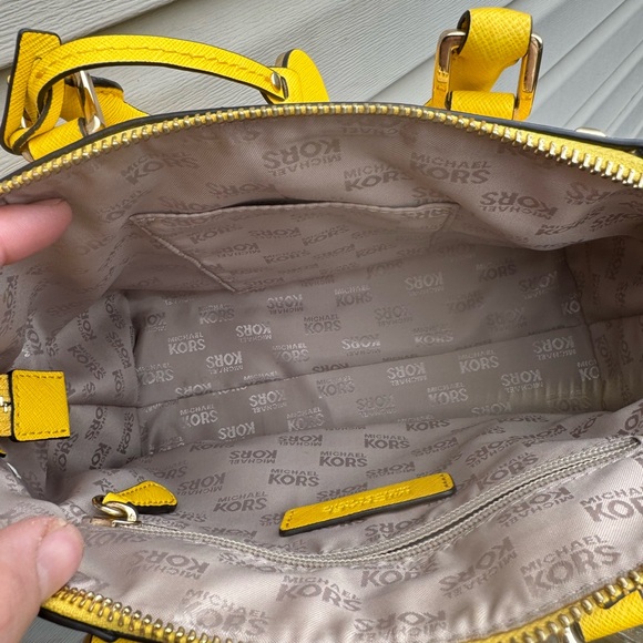 Michael Kors NWOT Studded Ciara satchel with matching Wallet - Picture 7 of 10